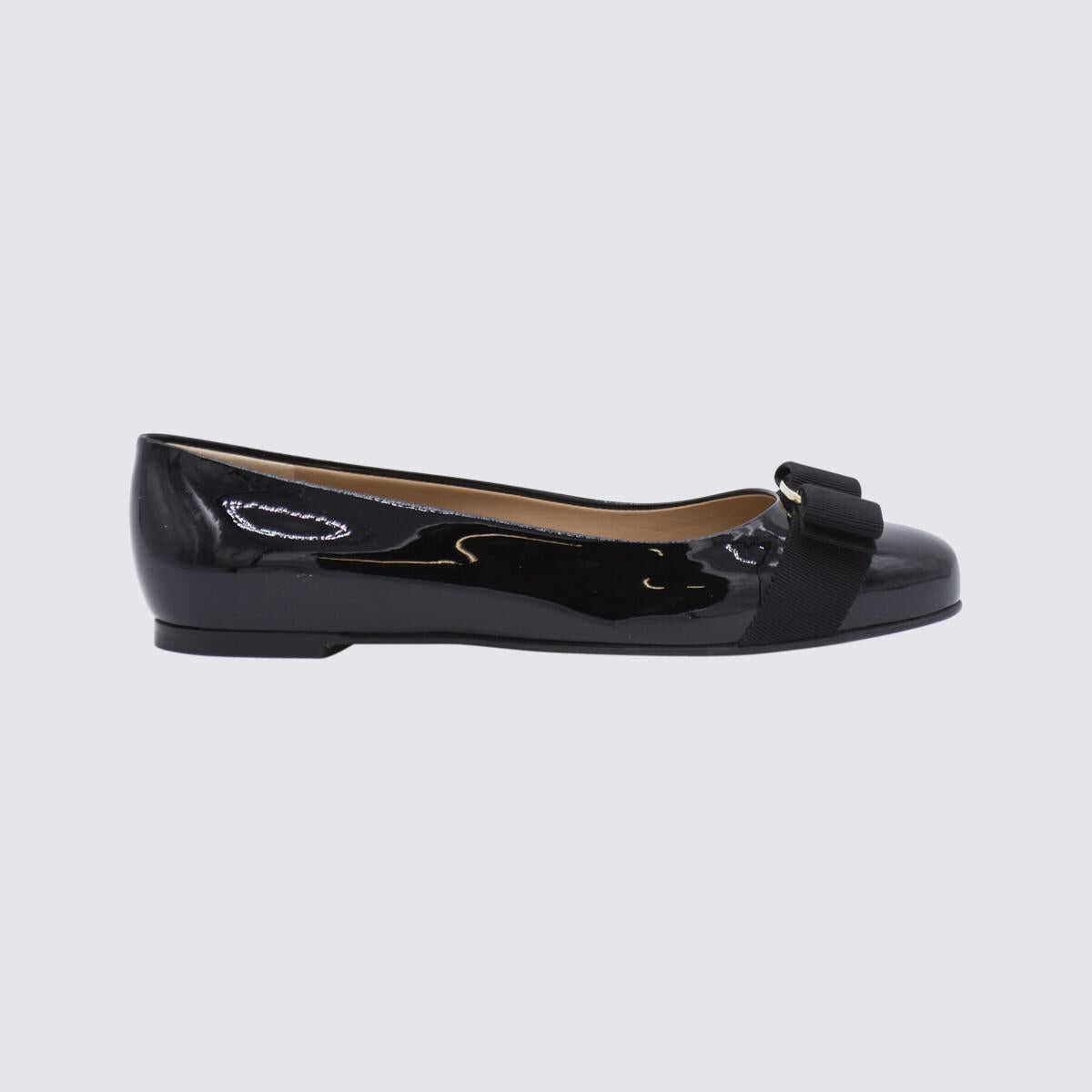 Ferragamo FERRAGAMO BLACK VYNIL VARINA FLATS BLACK