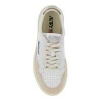 Pantofi sport AUTRY Dama - Sneakers AUTRY Medalist White Low Top Sneakers With Logo Patch On Tongue And Side In Leather Blend Woman WHITE Femei (BM 17080201) - B-mall.ro