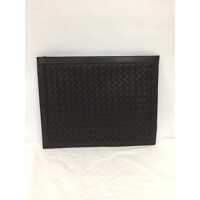 Genti de mana Bottega Veneta Leather Pouch Barbati