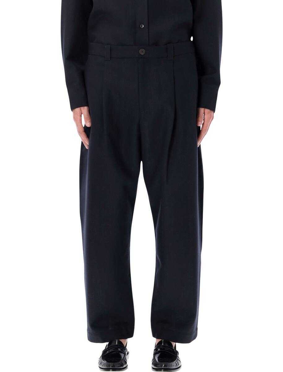 Pantaloni STUDIO NICHOLSON Studio Nicholson Cropped Wool Navy Tuck Trousers DARKEST NAVY Barbati (BM 19259331) 1