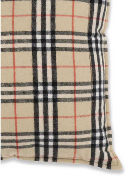 Esarfe Burberry Cushion crafted from a luxurious blend of wool and cashmere features the iconic Burberry Check SAND IP CHECK Femei (BM 19538408) 3