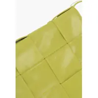 Genti tip postas Bottega Veneta pentru Barbati - Genti tip postas Bottega Veneta Solid Color Braided Leather Medium Cassette Crossbody Bag Yellow Barbati (BM 19714388) - B-mall.ro
