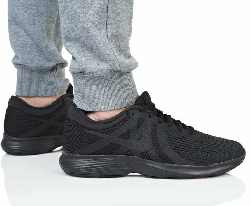 Nike Revolution 4 NEGRE