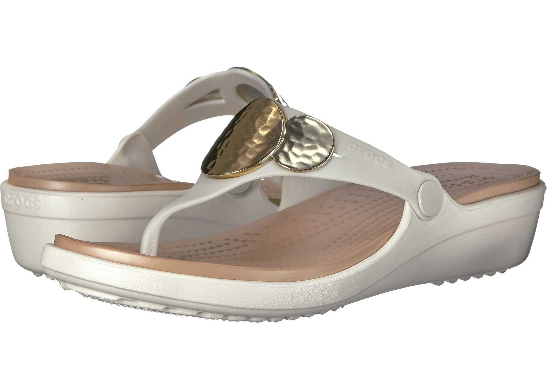 Sandala Crocs Sanrah Embellished Wedge Flip Oyster/Gold